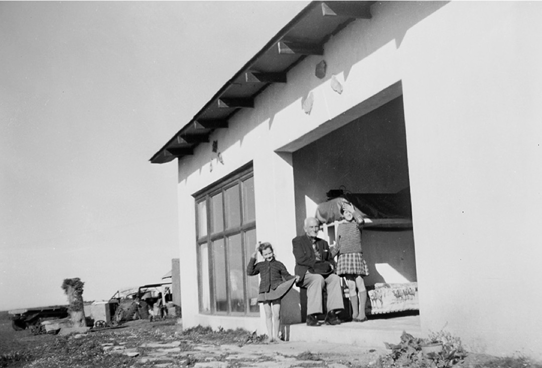 Huysen Hill | Old House